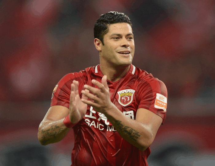 关键时刻里尔复出首秀——中超节点到来；管理层满意；更衣室氛围转暖